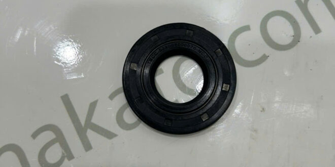 Phớt Trục Láp Xe Điện Yamaha – a precision Yamaha electric vehicle axle shaft seal component shown against a clean background